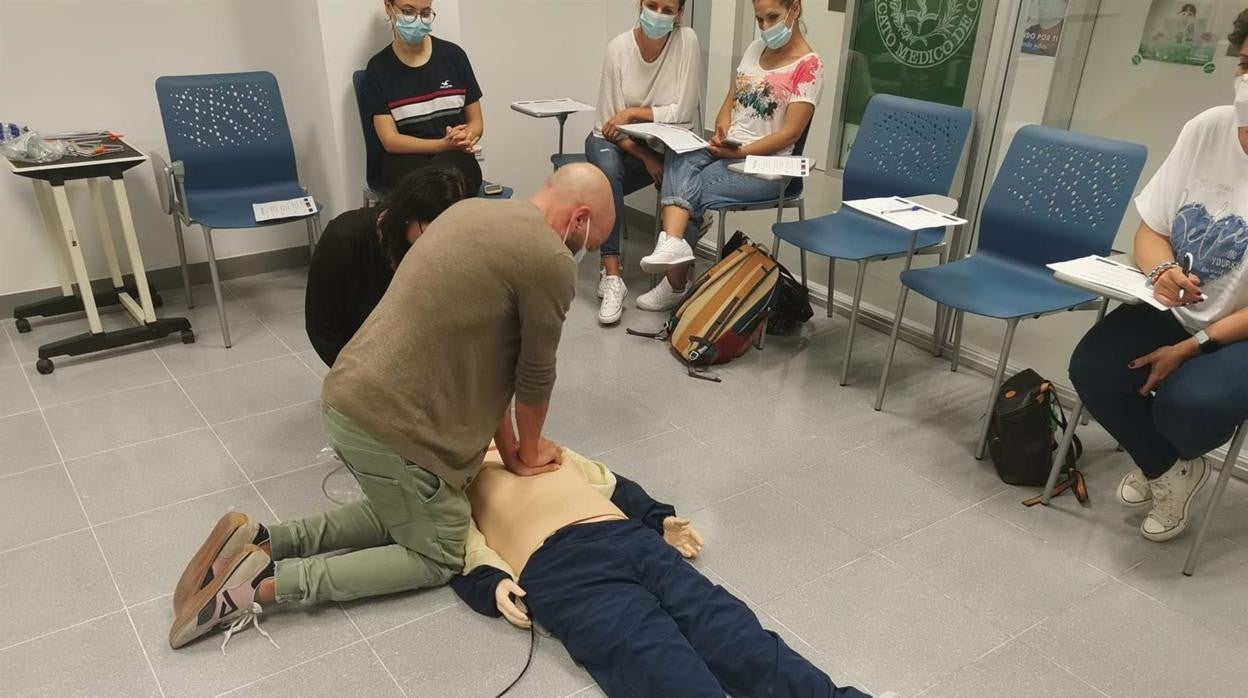 Profesionales del Campo de Gibraltar actualizan sus conocimientos en técnicas de reanimación cardiopulmonar