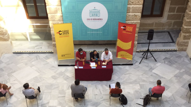 La candidatura de Cádiz al X Congreso de la Lengua, presente en el Congreso Internacional del Carnaval