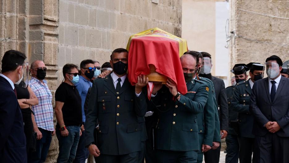 Vídeo: Último adiós a Agustín Cárdenas, el guardia civil atropellado en Jerez