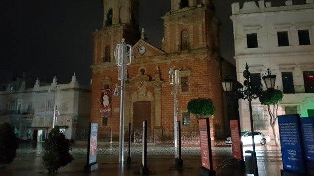 Hartazgo por los apagones: «Se tiene que ir la luz un sábado, esto no hay quién lo aguante»