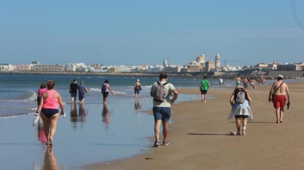 Cádiz, una capital con cuatro playas urbanas de máxima categoría y todas con bandera azul