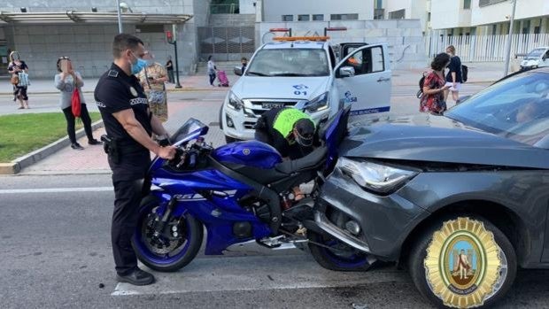 Varios heridos en un accidente en la Avenida de las Cortes, cerca de El Corte Inglés de Cádiz