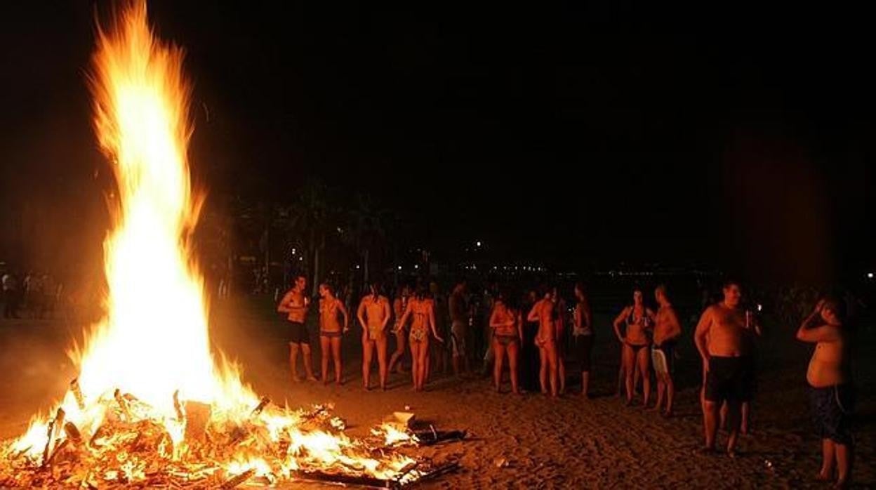 ¿Playas cerradas en la Noche de San Juan de Cádiz 2021?