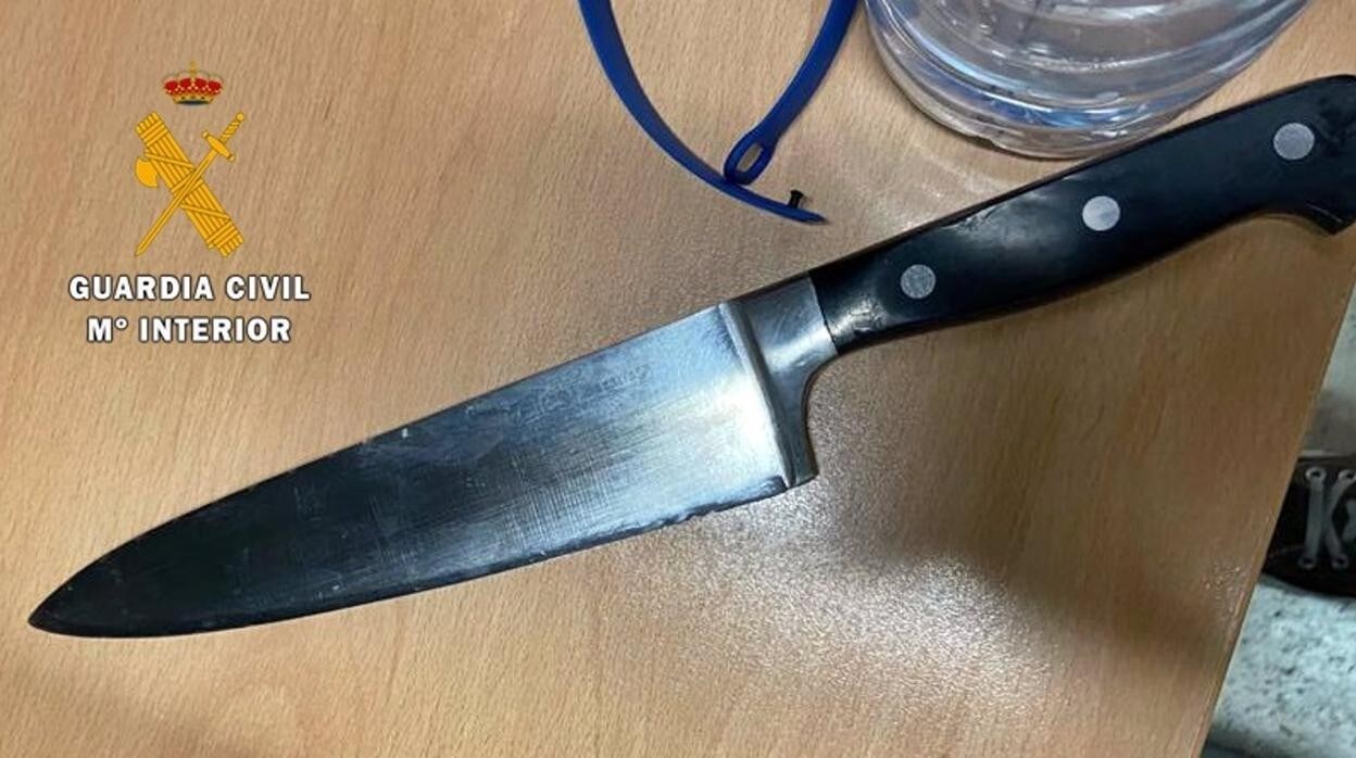 Cuchillo de carnicero intervenido por la Guardia Civil en una operación