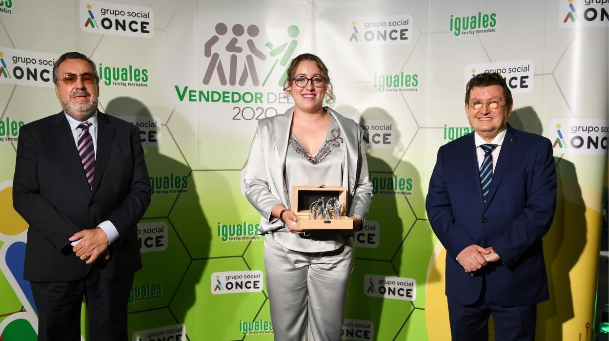 María Fernández con el presidente del Grupo Social ONCE Miguel Carballeda y director general ONCE Ángel Sánchez