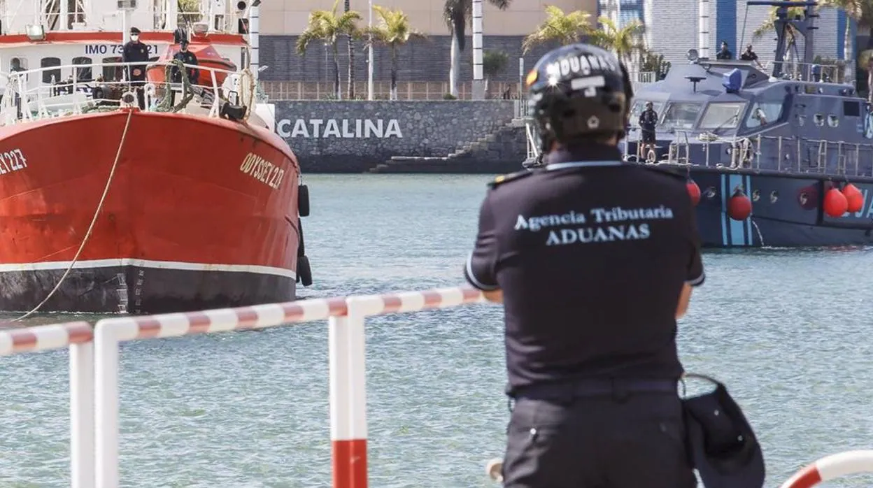 La Policía Nacional se incauta de casi una tonelada de cocaína en una operación marítima en el Atlántico