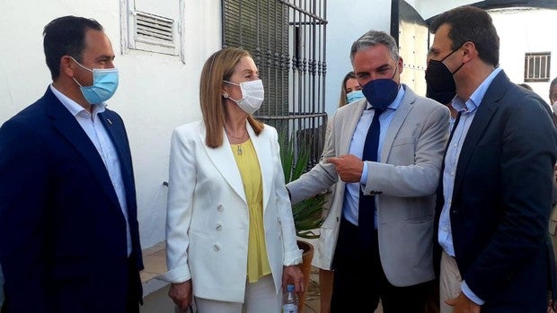 Ana Pastor exhorta al Gobierno a revisar el uso de la mascarilla en su visita a Jerez y Vejer