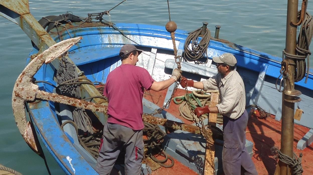 Recogida de las artes de pesca en la almadraba de Conil