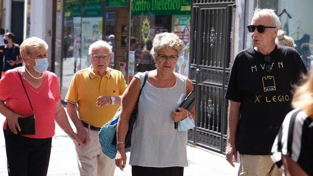 Cádiz afronta con prudencia el primer día sin mascarillas