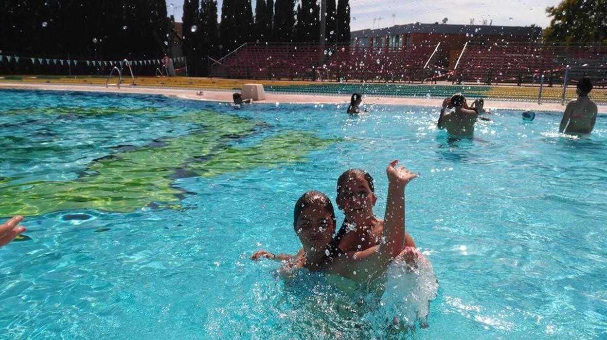 Mairena del Aljarafe estrena temporada de verano con la apertura de la piscina municipal