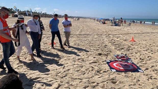 Las playas de Chiclana contarán con un revolucionario dron para rescatar a bañistas en peligro