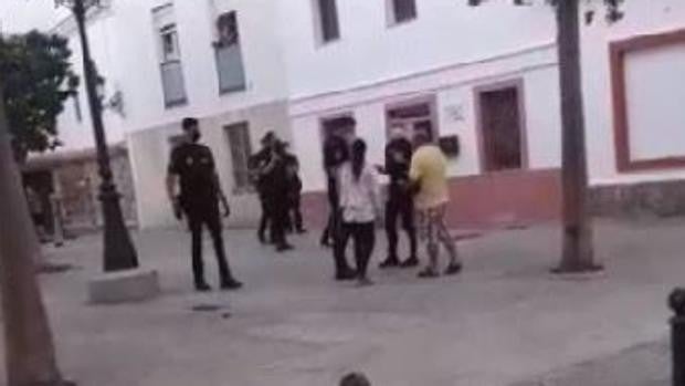 Vídeo: La Policía interviene en La Viña por un nuevo altercado en Macías Rete