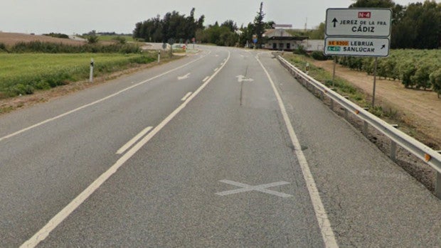 Un muerto y un herido tras chocar dos camiones en un accidente de tráfico en la carretera N-IV en Lebrija