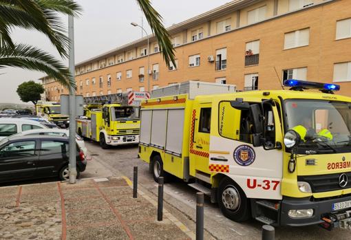 Bomberos interviene en el incendio de una cocina en Chiclana