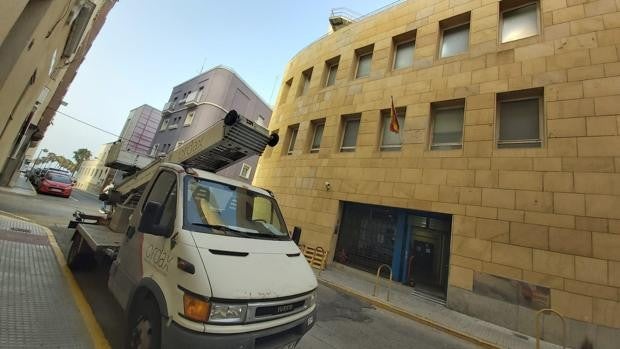 La Policía Nacional comienza la mudanza a la Comisaría de la Avenida