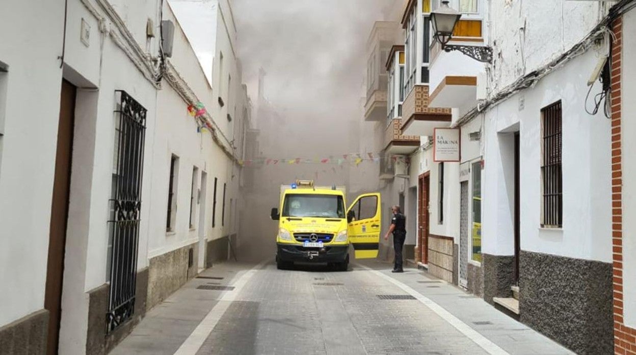 Imagen del intenso humo de la calle Castelar