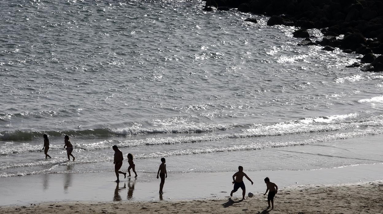 El viento de levante se abrirá paso en una jornada de cielos despejados