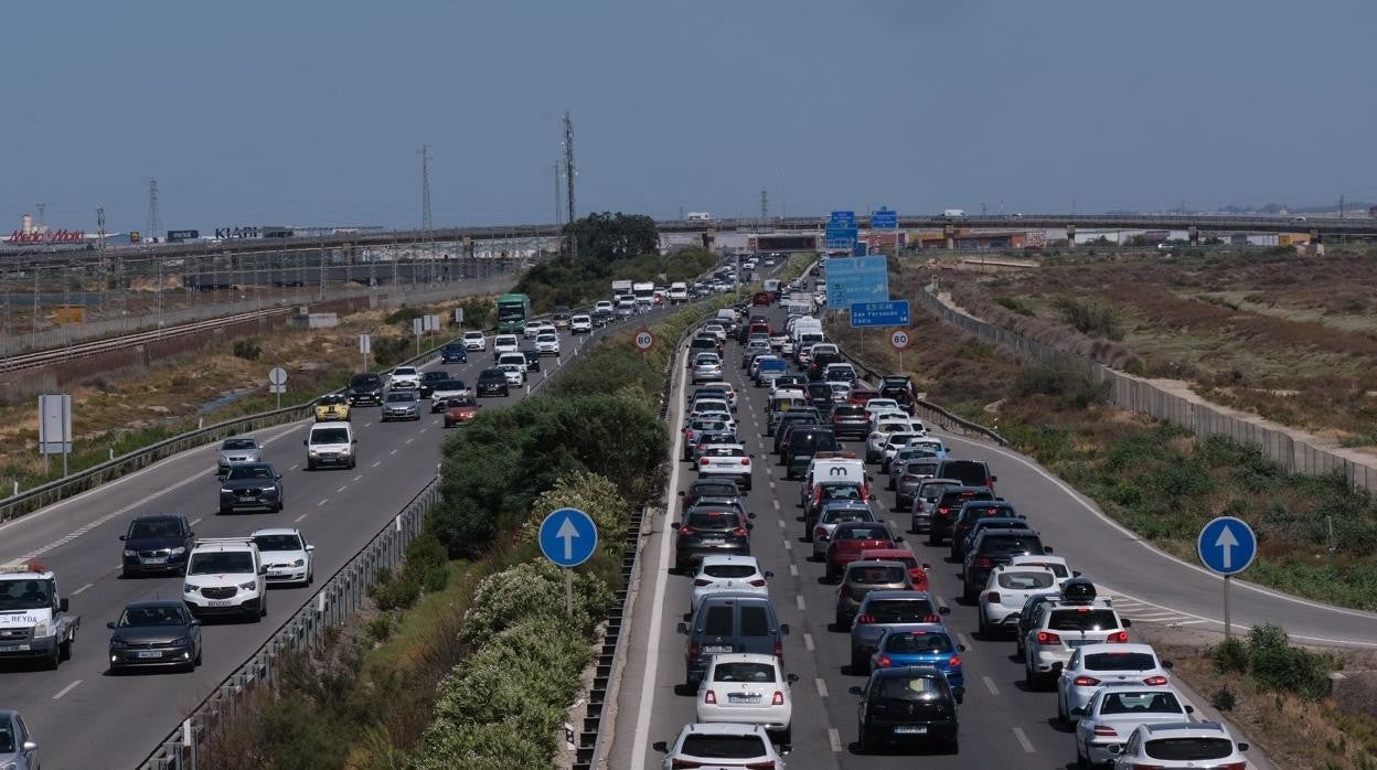 Aspecto que presenta en hora punta el acceso al nudo de Tres Caminos