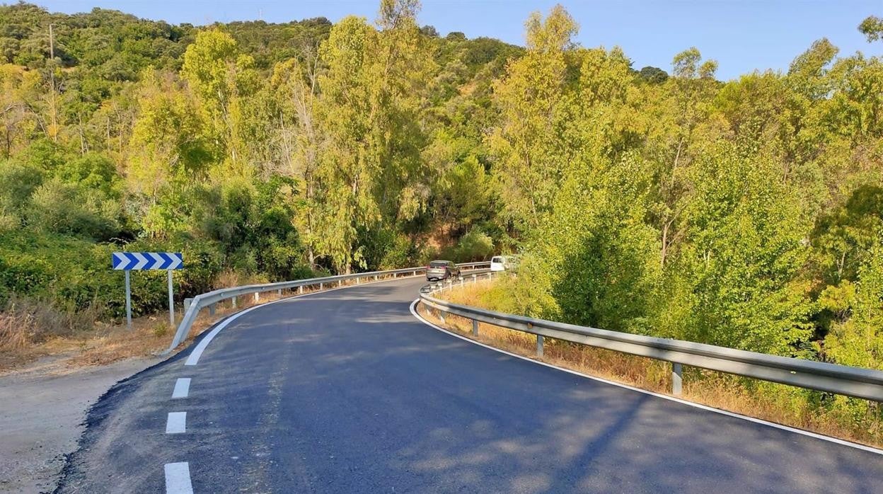 La Junta refuerza el firme en la carretera A-373R1 para mejorar la seguridad vial de los accesos a Prado del Rey