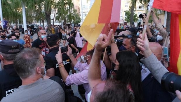Vox y anticapitalistas se ven las caras frente a frente en Cádiz