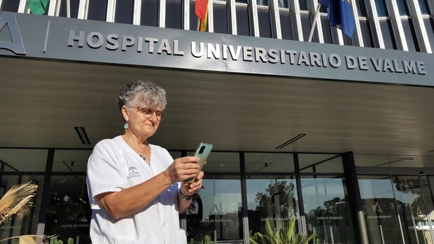 La enfermera 'poetisa' del Valme que manda poemas a sus compañeros por Whatsapp para animarles
