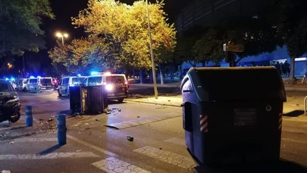 Batalla campal contra la Policía a las afueras del Estadio Chapín en Jerez