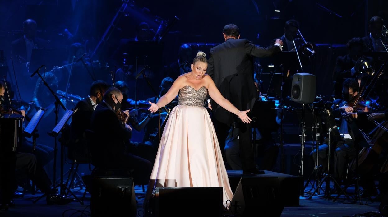 Mariola Cantarero y Manuel Lombo durante uno de los momentos de la noche