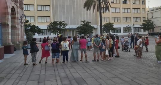 Grupo de turistas en la plaza Flagela.