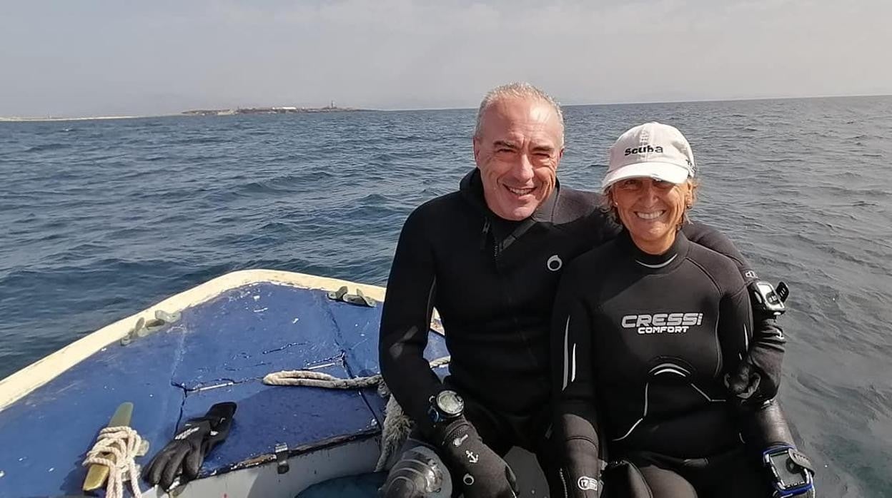 Pareja de submarinistas en Tarifa