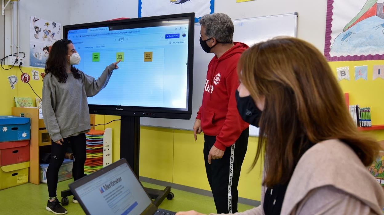 Equipo docente 2020 trabajando proyecto Programa Liderazgo Aprendizaje EduCaixa