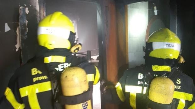 Un incendio deja completamente quemada una vivienda en El Puerto