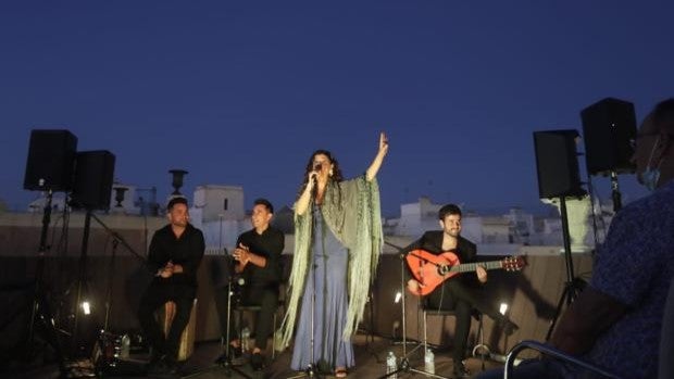 Anabel Rivera cierra el ciclo de Noches en la Azotea de Cajasol en Cádiz