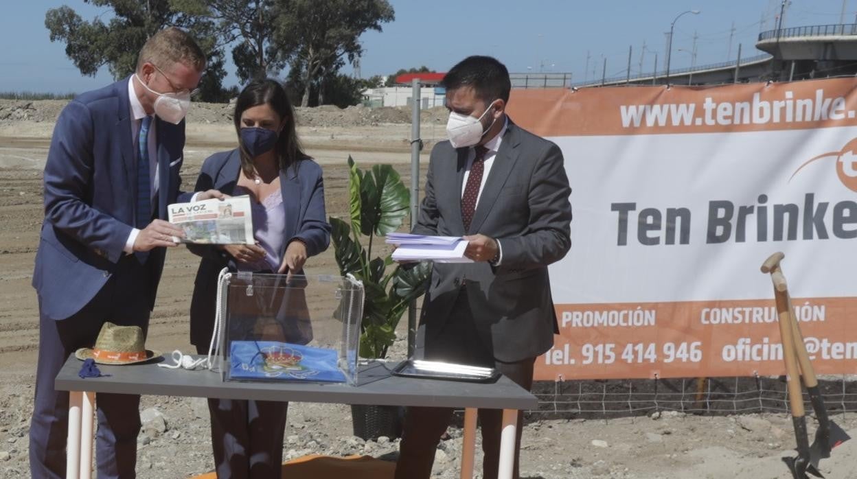 Jörg Tiggemann, Patricia Cavada y Fran González brindan por el proyecto