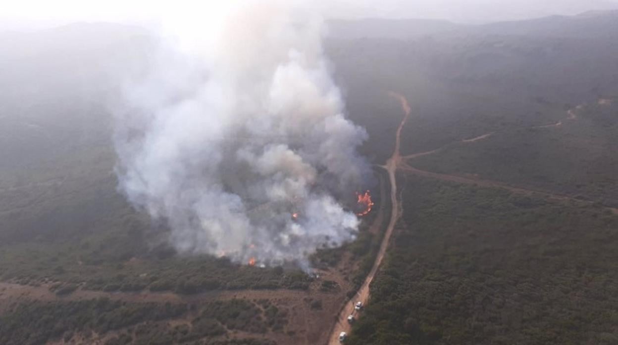 Controlado el incendio en el paraje de Los Llanos del Tábano en San Roque