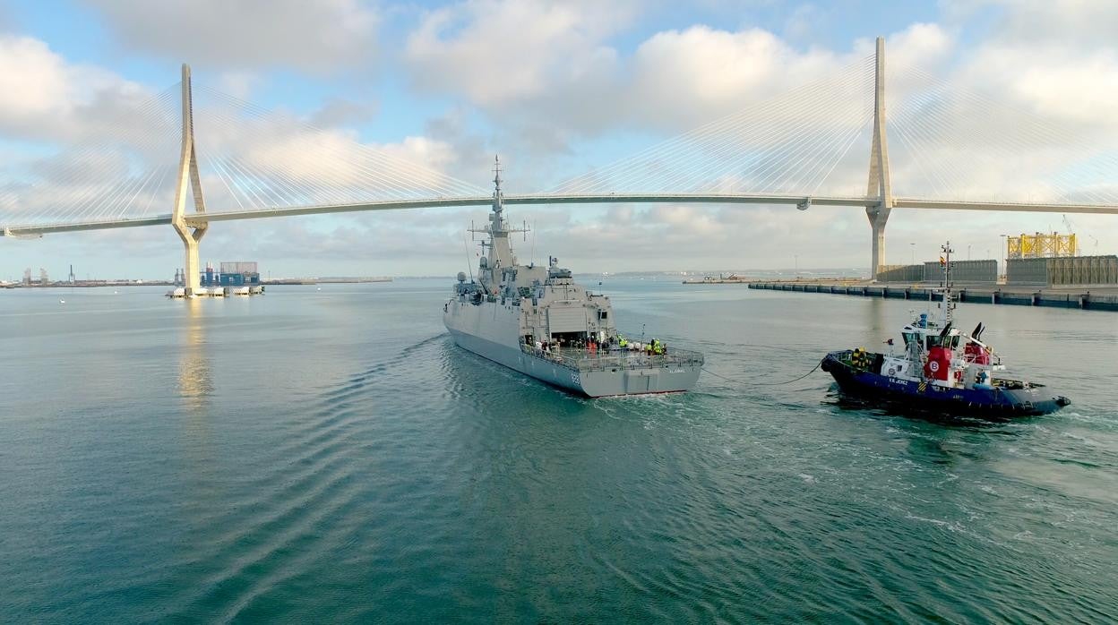 La corbeta navegando por la Bahía.