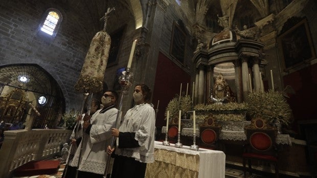 La Virgen de los Milagros procesionó en el corazón de los portuenses