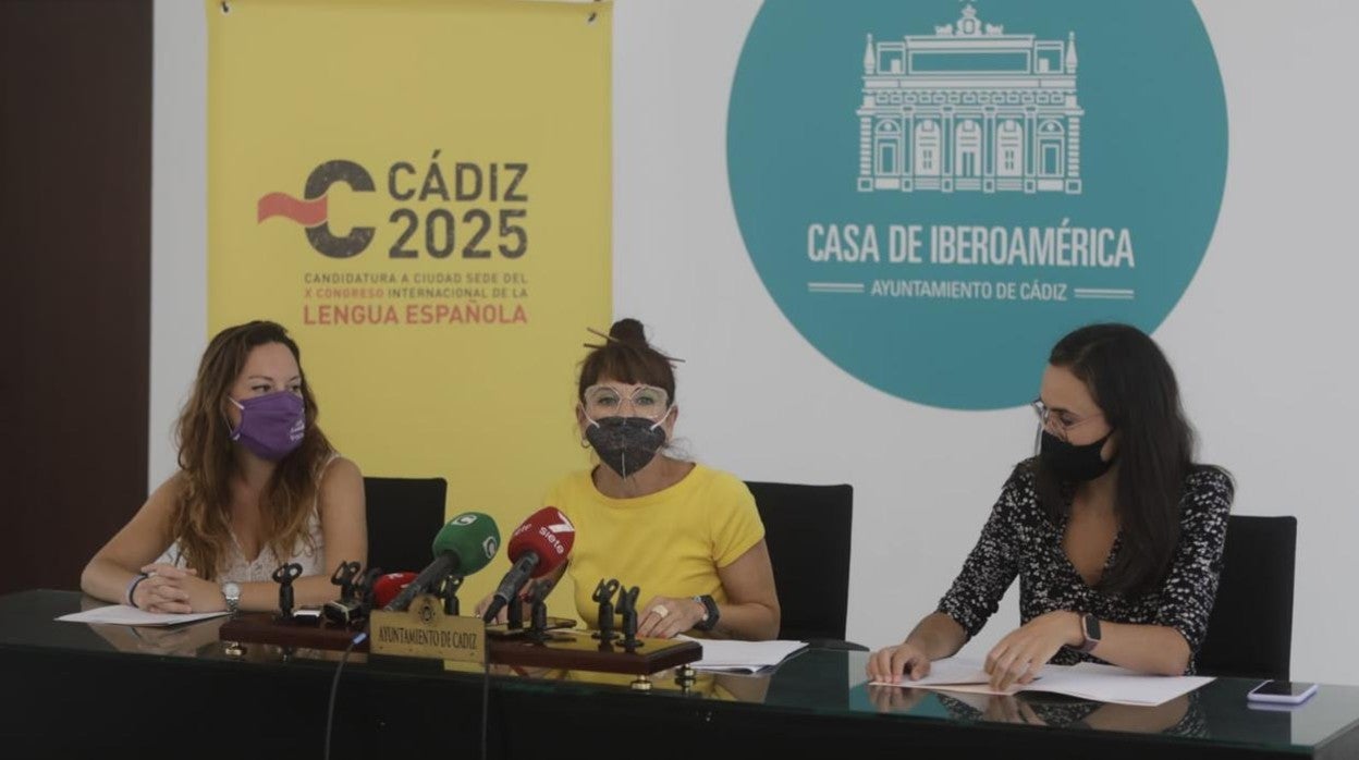 Monte Mures, Lola Cazalilla y Lorena Garrón, en rueda de prensa.