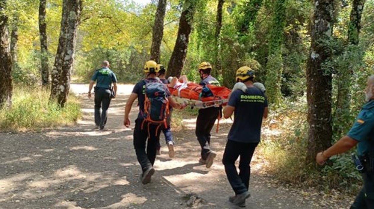 Rescatada tras romperse el tobillo mientras realizaba el sendero por el río Majaceite en Ubrique