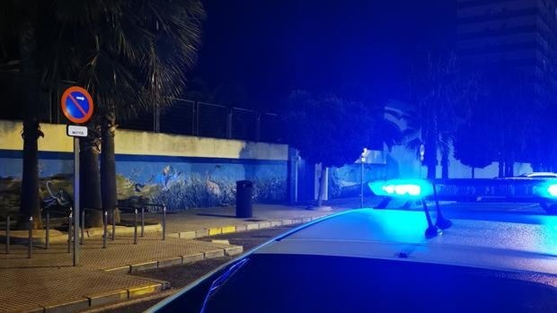 Conduce en estado de embriaguez con su hijo menor en el vehículo y atenta contra la policía tras ser detenido en Cádiz