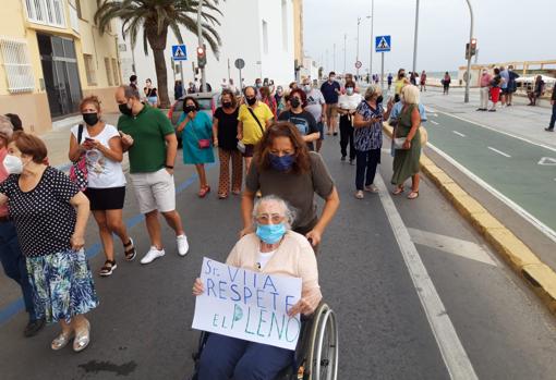 Tensión en la manifestación por la peatonalización de la calle Marianista Cubillo