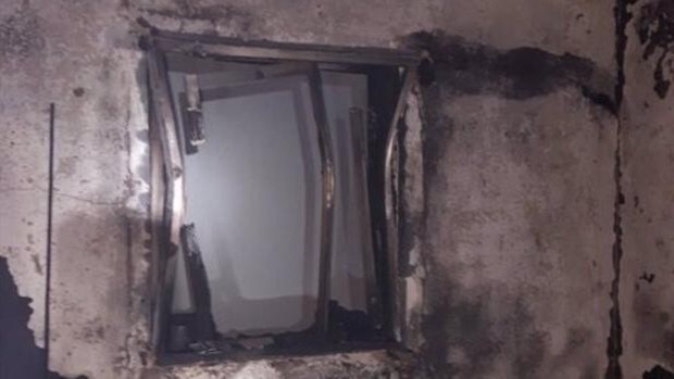 Rescatada una anciana afectada por inhalación de humo tras el incendio de su casa en San Fernando
