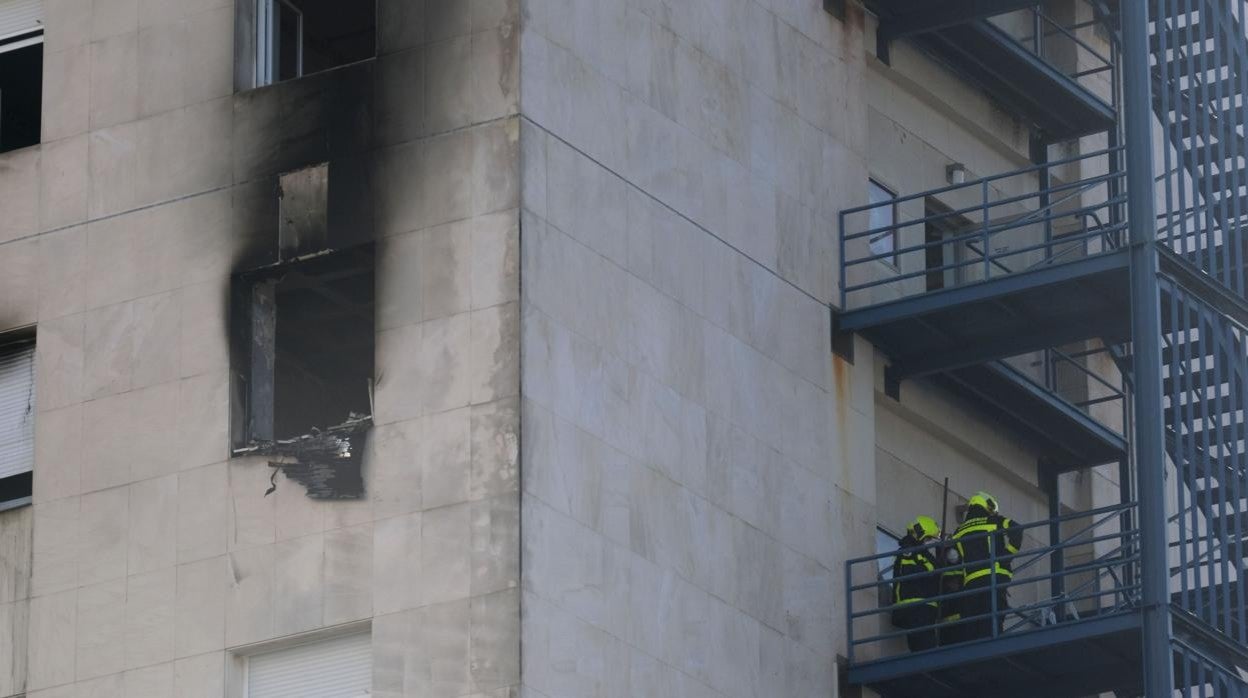 Imagen del exterior del Puerta del Mar tras el incendio.