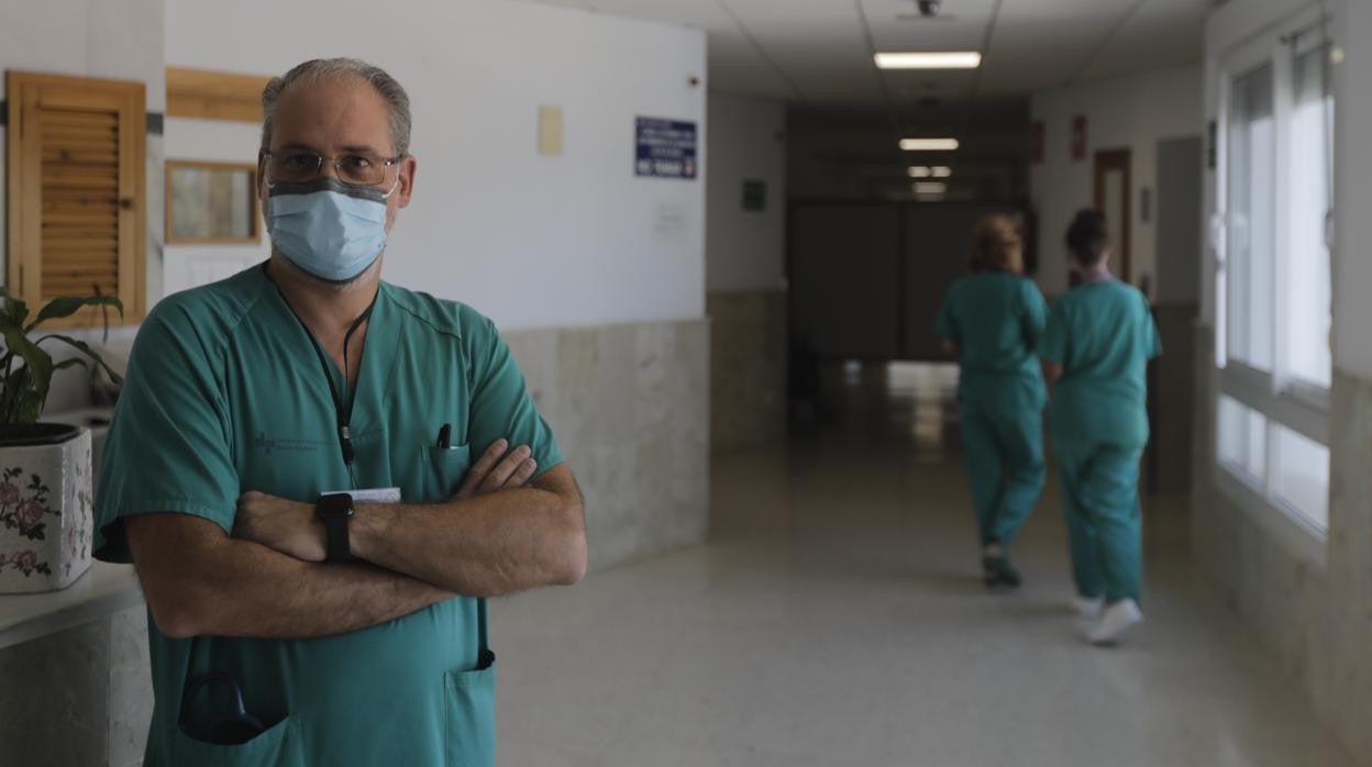 «La vacunación y la mascarilla han sido los pilares para doblegar al virus y ahora soy optimista»