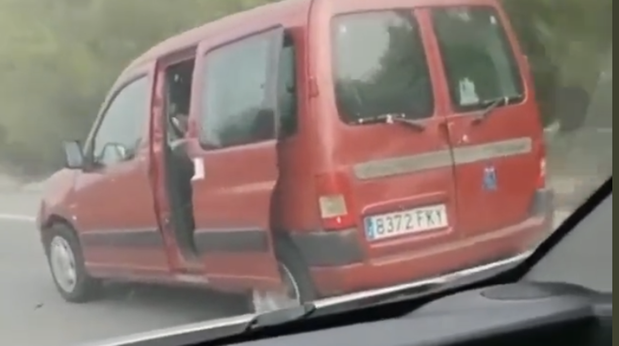 Vehículo en una carretera de Sanlúcar