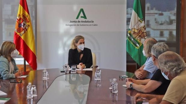 Mestre traslada a Marea Blanca Bahía de Cádiz-La Janda el compromiso en «mejorar día a día» la atención primaria