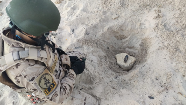 Granadas, proyectiles, explosivos... la Unidad de Buceo de Cádiz desactiva hasta siete artefactos