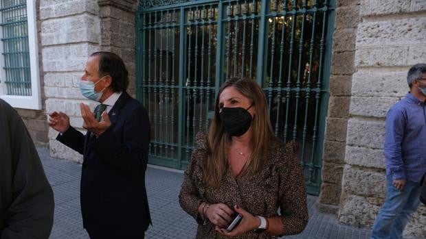 La presidenta de la Diputación admite que la crisis del PSOE puede influir en su gobierno