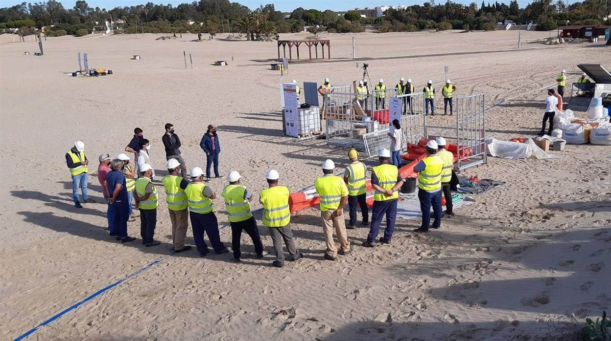 Simulacro de lucha contra contaminación marina en la Bahía de Cádiz