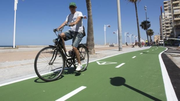 Se reanudan este mes las obras del carril bici junto a la Casa del Mar