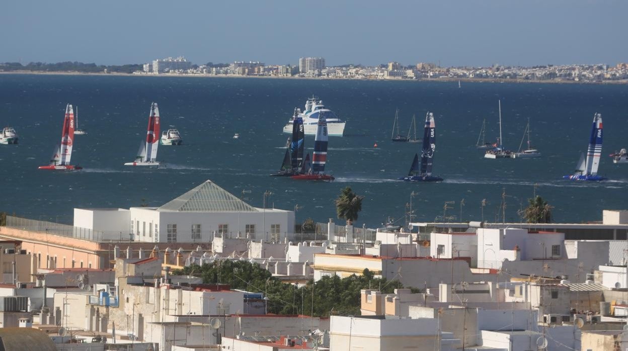 El puerto de Cádiz tiende la mano para celebrar más eventos como la SailGP